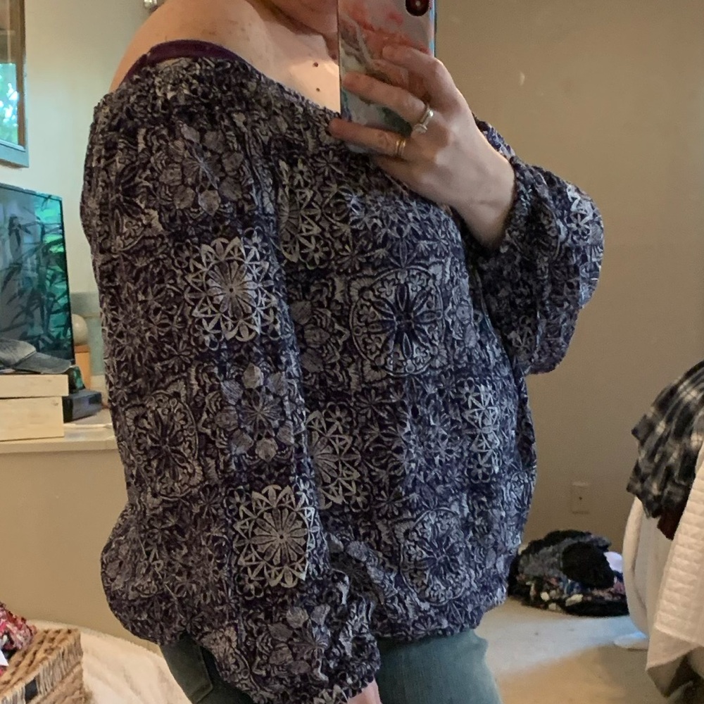 Gauzy off-shoulder elastic waist Top. NWT